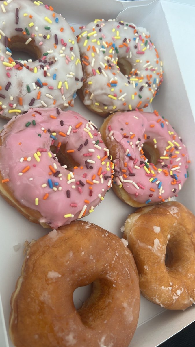 daddysbby07's tweet photo. I got donuts! https://t.co/kQsxhwUULl