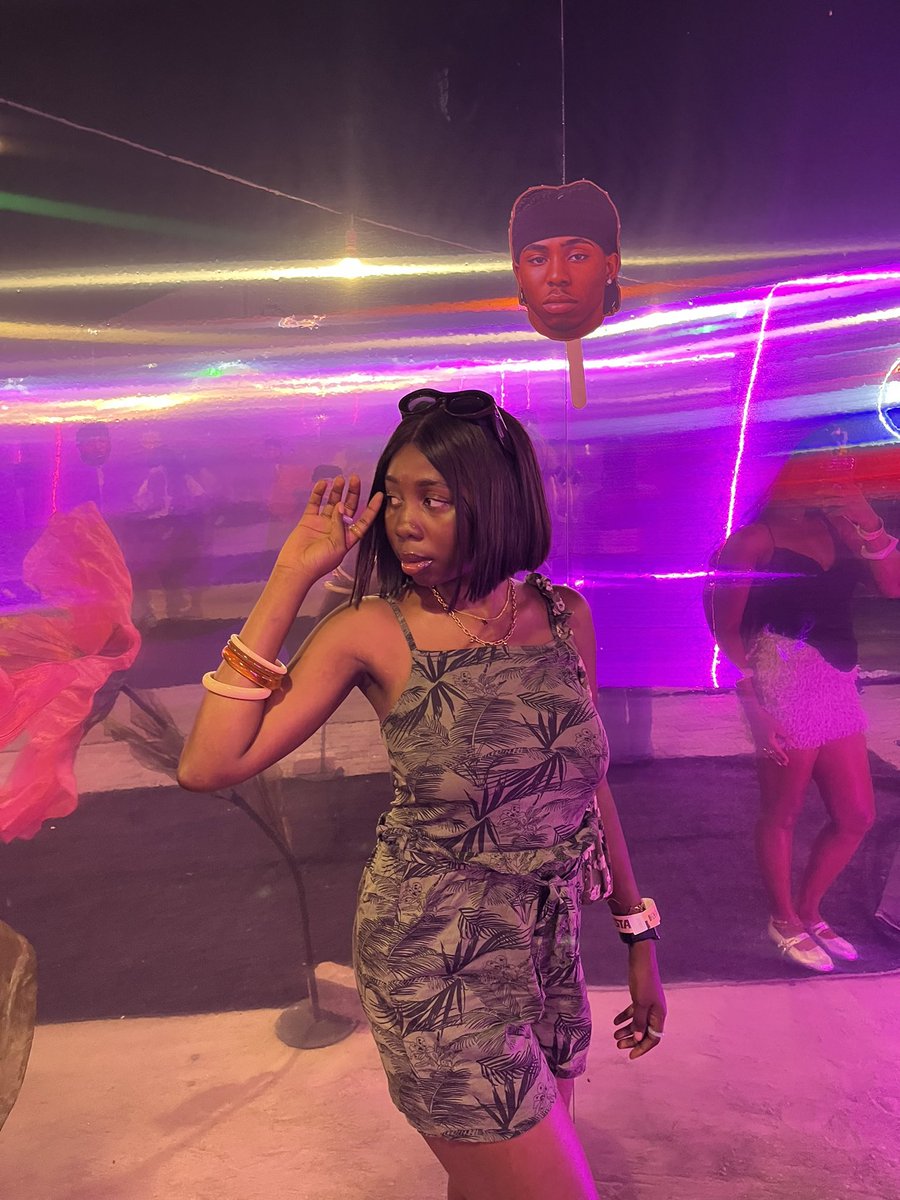halimahthebird's tweet photo. Had the best Friday night 🤭.

Another reminder to party with your friendssssss https://t.co/7JhvMuWF0N