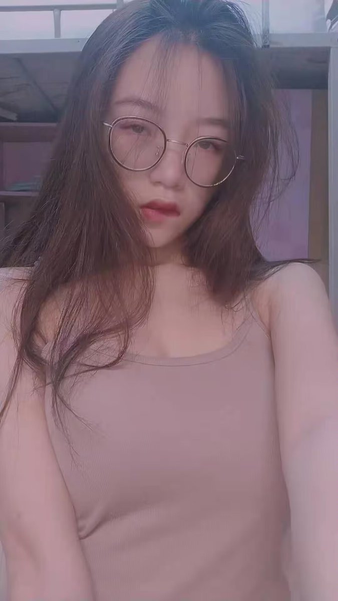 dashunmquw's tweet photo. 我真的可以说是挺反差的吧，我来X只是想来展示我的另一面，想看后续就关注我吧，我会一直更新的，还有一件最最最重要的事:粉牛弟弟请私信我，我真的受不了了 https://t.co/913IpebFsC