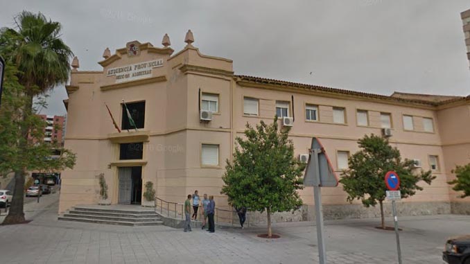 ApdhcroOrg's tweet photo. para carta a abogados, jueces y medios:¿Dónde están los hombres y mujeres justos? Escribo estas líneas no desde el rencor, sino desde la desesperación que produce la injusticia.El #casoMarcos fue cerrado,pero no resuelto. Se condenó a un inocente en #Algeciras. @JuecesAJFV  #RT https://t.co/BOlY1SOULT