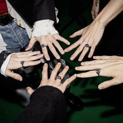 About_TXT_'s tweet photo. Hello moas, this is admin🐼. So admin🐶 and I have been talking about how we want more txt glaze in the tl but we need your help to do so. Details are bellow. Remember that txt deserve the world so I beg of you guys to participate. https://t.co/LxCe6ovsCs