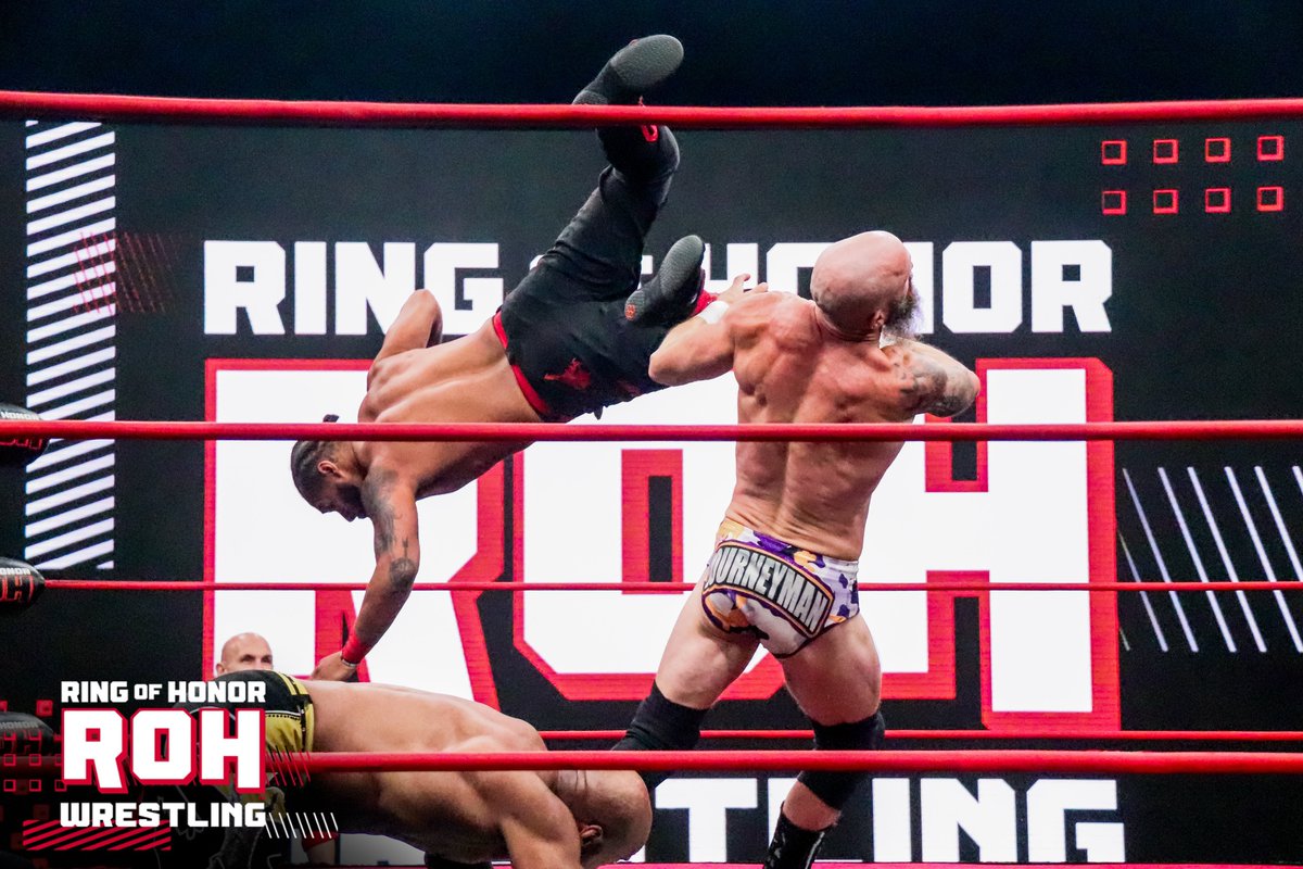 ROHFanFrance's tweet photo. 🔥 BRYAN KEITH & THE KINGDOM S’IMPOSENT À #ROH ! 🔥
⚔️ @bountykeith avec @MattTaven & @RealMikeBennett viennent de décrocher la victoire face à Scorpio Sky, @lucha_angel1 & @DariusMartin612 !
UNE VICTOIRE IMPOSANTE POUR KEITH & THE KINGDOM !
📺 REGARDEZ #ROHTV SUR #HONORCLUB ! https://t.co/ym4AULPa9Z