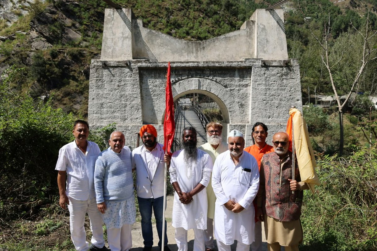 panditaAPMCC63's tweet photo. Sharda divas ,the annual day of sharda peeth PoK yatra was celebrated at sharda temple LOC Teetwal kashmir today. Hundreds of followers from all across the country took part in the symbolic yatra from sharda temple to Crossing bridge at Teetwal. Earlier, homa was held at temple premises besides holy bath in kishenganga river followed by a bhandara. The event was organised by Dave sharda committee kashmir regd spearheaded by Ravinder Pandita who demanded reopening of sharda peeth PoK yatra immediately.