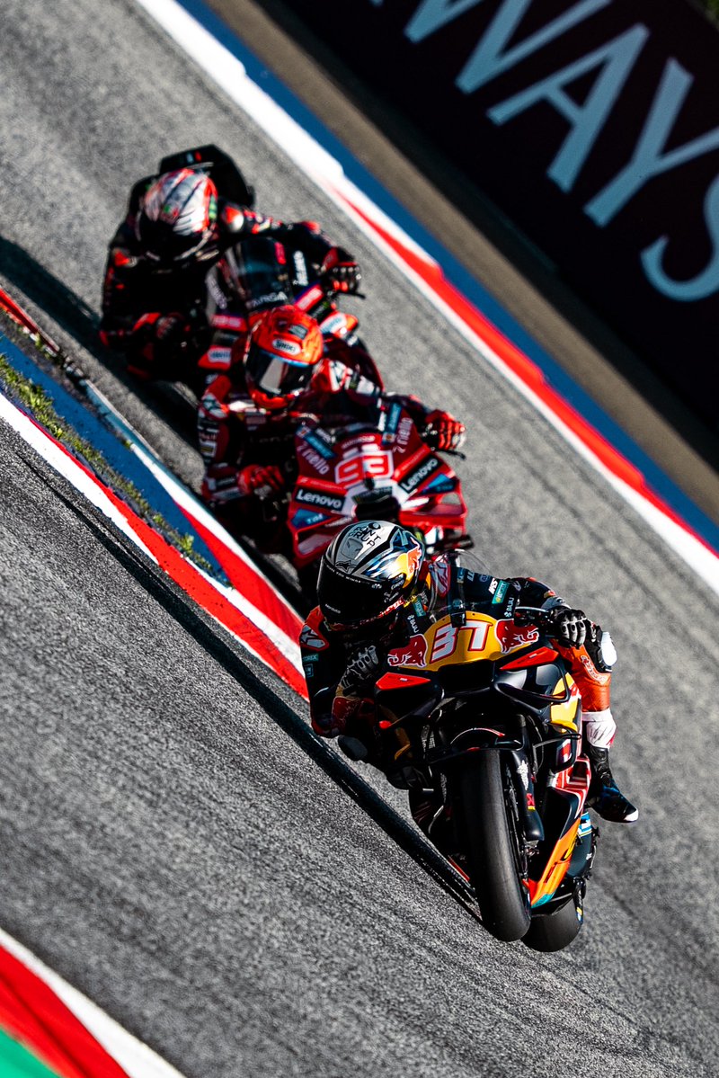 37_pedroacosta's tweet photo. That’s life, that’s racing. My mistake today, apologies @KTM_Racing 😔

Let’s try it again tomorrow 🦈 https://t.co/qdZuQndoIB