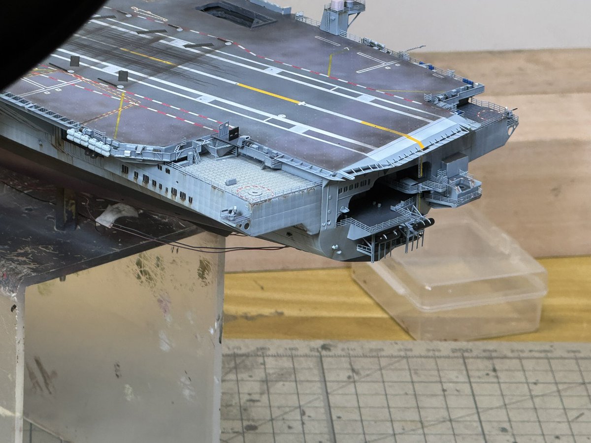 SHOKAKU_NANODAA's tweet photo. [1/700 CVN-78 USS Gerald R. Ford WIP]

Proceed with port stern outfitting.

#scalemodel  #shipmodel #艦船模型 #scalemodelling #scalemodeling https://t.co/TjPTXuLFlA