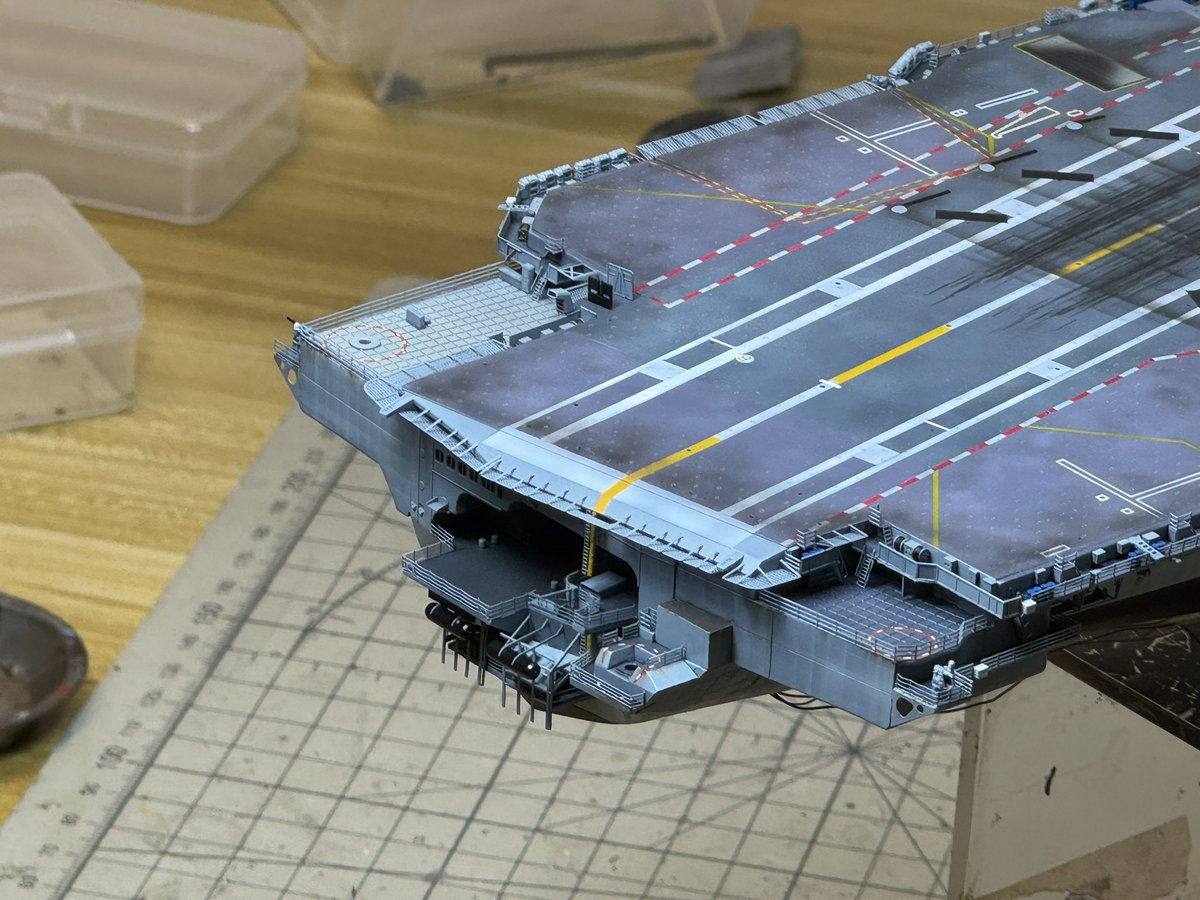 SHOKAKU_NANODAA's tweet photo. [1/700 CVN-78 USS Gerald R. Ford WIP]

Proceed with port stern outfitting.

#scalemodel  #shipmodel #艦船模型 #scalemodelling #scalemodeling https://t.co/TjPTXuLFlA
