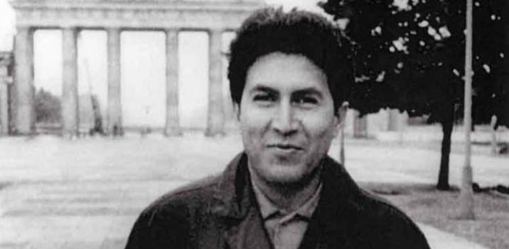 FnerrrAguas's tweet photo. INTELECTUALES APOLÍTICOS

Otto René Castillo (1936-1967)

El poema critica a los intelectuales que permanecen indiferentes ante el sufrimiento de su pueblo. Señala que algún día tendrán que responder por no haber actuado cuando la gente sufría.🔥 https://t.co/T8SO2bKYN0