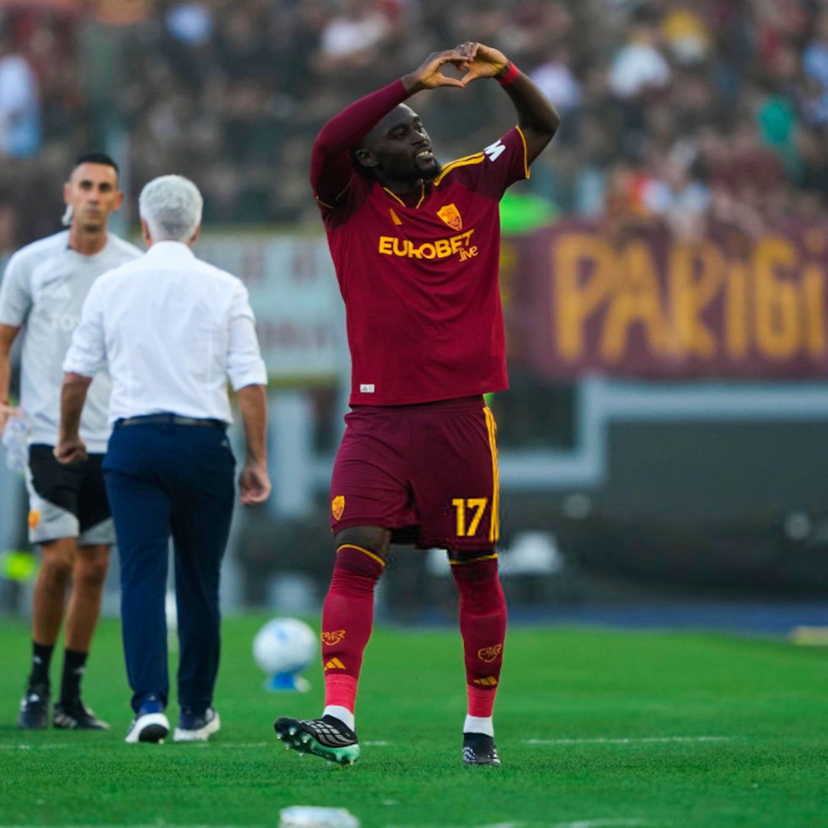 CalcioTurkey's tweet photo. Transfer dediğin böyle olur!

Roma, Manu Kone için yalnızca 18 milyon € ödedi. https://t.co/kXVB2GOqzs