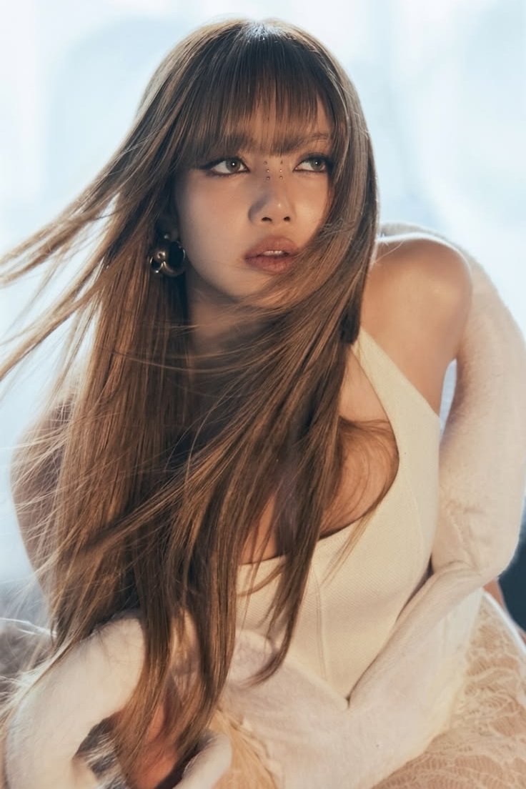 LALISA_twts's tweet photo. 📊 ‘SaWaDiKa’ by #LISA (35.89M) is now the 3rd most streamed solo song released in 2026 by a K-Pop soloist on Spotify, surpassing YEONJUN “Ice Cream” (35.22M). ✨

🎧 Playlists: https://t.co/wzfJa1NvNm https://t.co/XpD2cQhiji