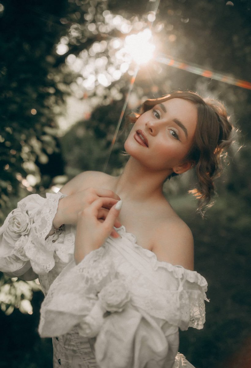 Valeria61N's tweet photo. A bit of the sun,a whole lot of romance ❤️‍🔥🌷👇
https://t.co/mTe6omsHFY https://t.co/cuUpK8RDPm