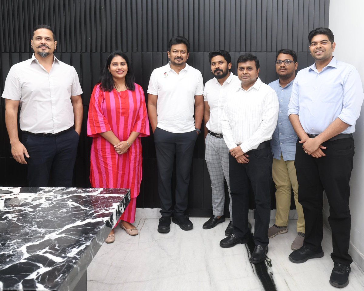 Vasudha156's tweet photo. Met TN LOP @Udhaystalin and had a discussion on wide ranging issues from State to national politics. @ShivAroor https://t.co/b2JHgrEGKt
