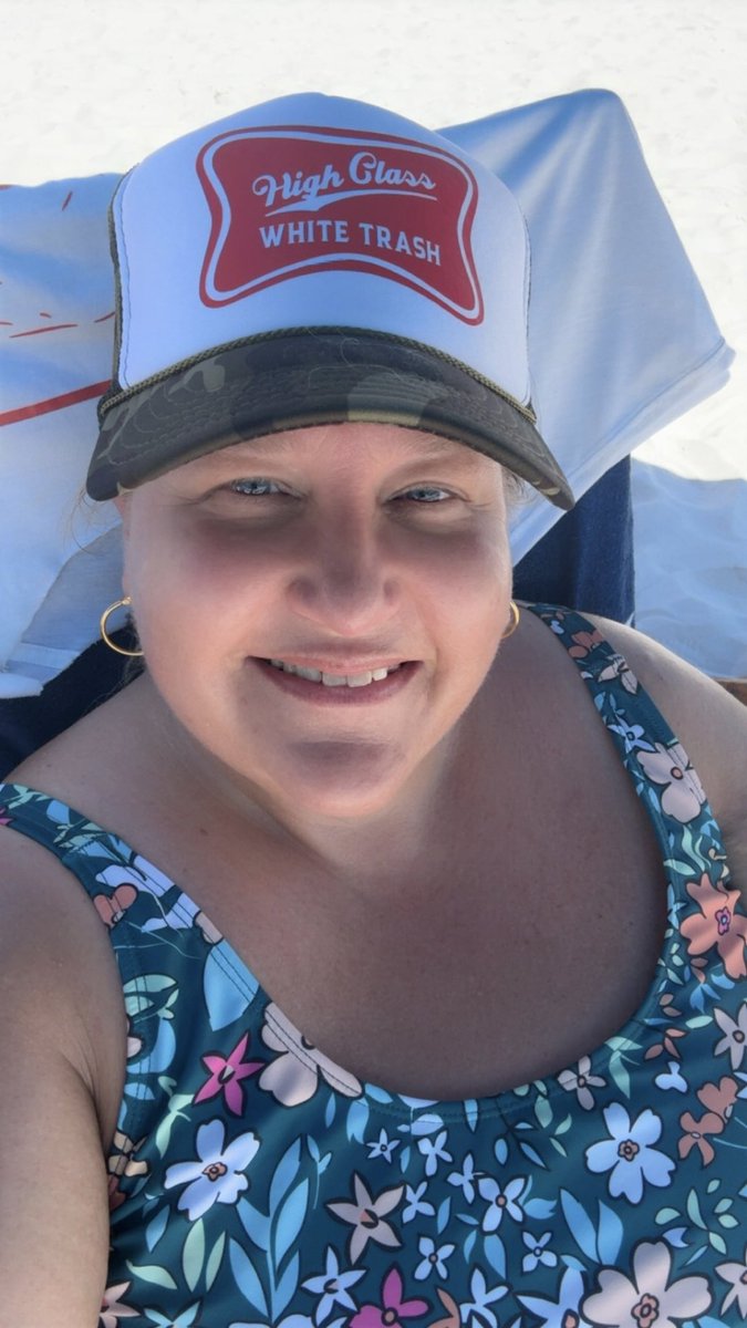 Enomis1971's tweet photo. Gettin my beach on!! #OrangeBeach #HighClassWhiteTrash https://t.co/Nxne60D4vi