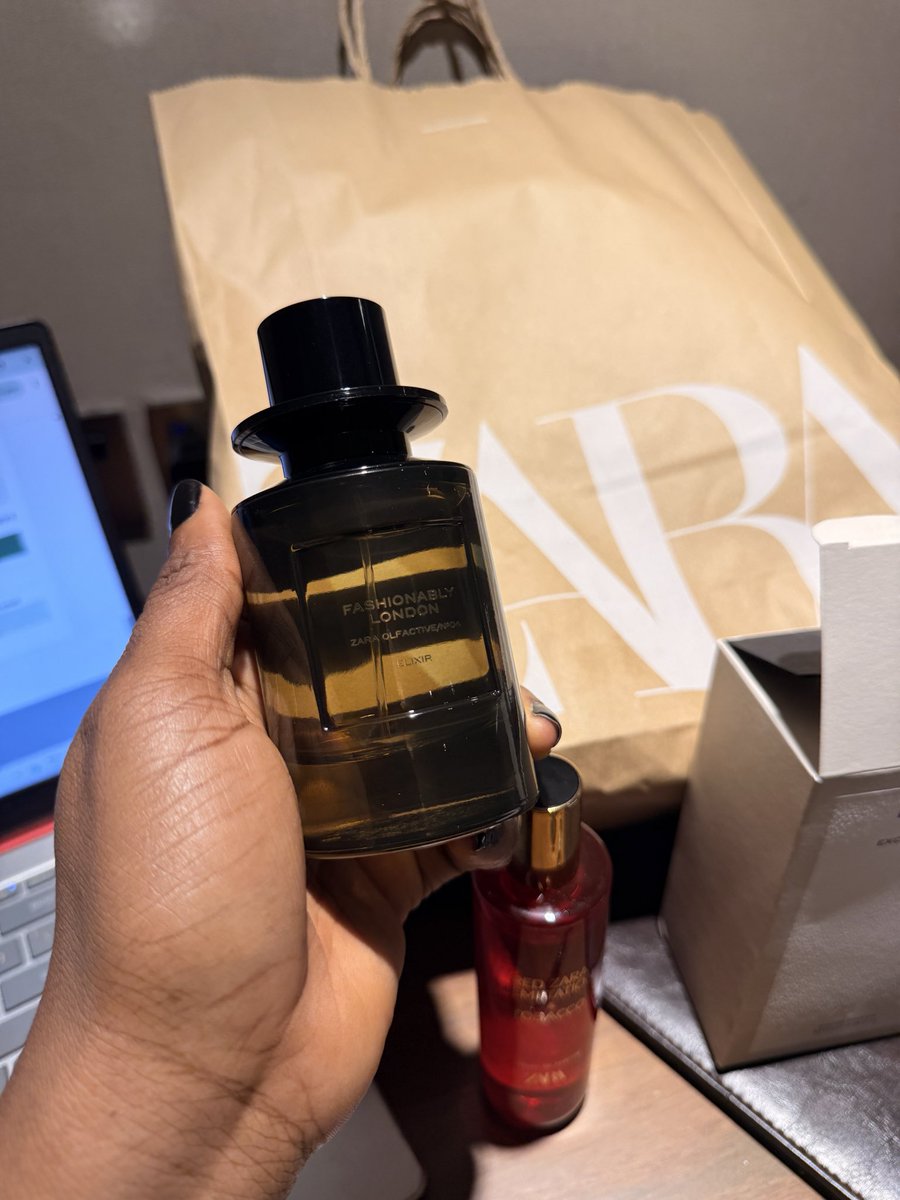TheQueenAminat's tweet photo. Social pressure is real 😩😩. 

I went for fashionably London and got two others, I love the leather jardin 🫠🫠 https://t.co/tnuaLsvdcy