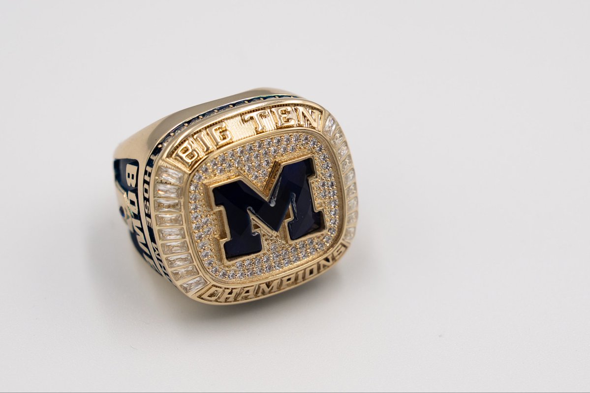 umichswimdive's tweet photo. Championship season, officially sealed

#GoBlue https://t.co/BFblRqtBwB