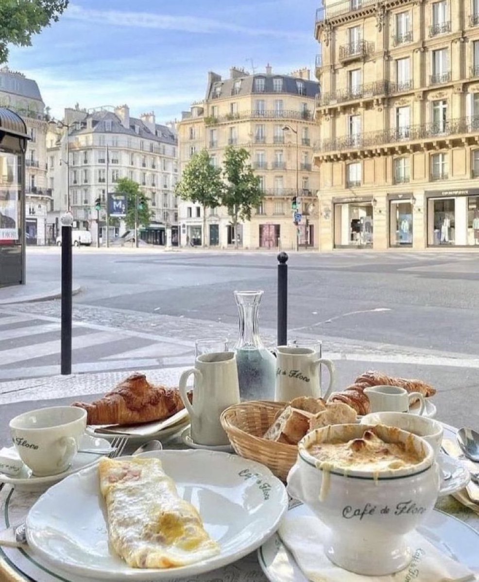 viewsoff's tweet photo. Breakfast in Paris, France 🇫🇷 https://t.co/C9dtZmINpW