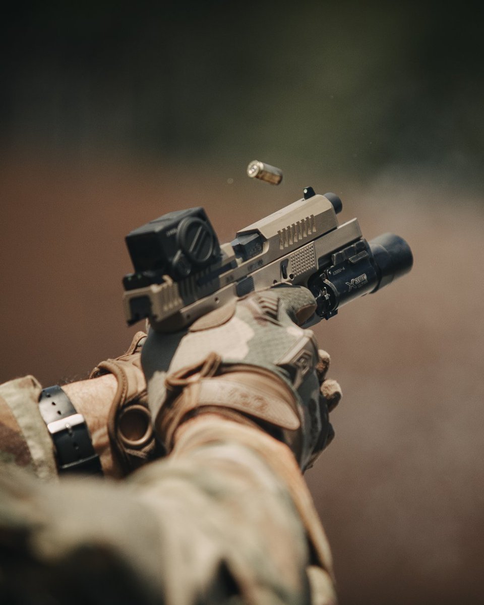 CZ_Firearms's tweet photo. FDE looks good on the CZ P-10 C OR. 😎 https://t.co/1YPpA6fmo0