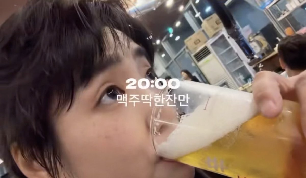 oneonmoon's tweet photo. 주근깨개귀여움 아앙ㅋㅋ https://t.co/RZhhyHU2wT