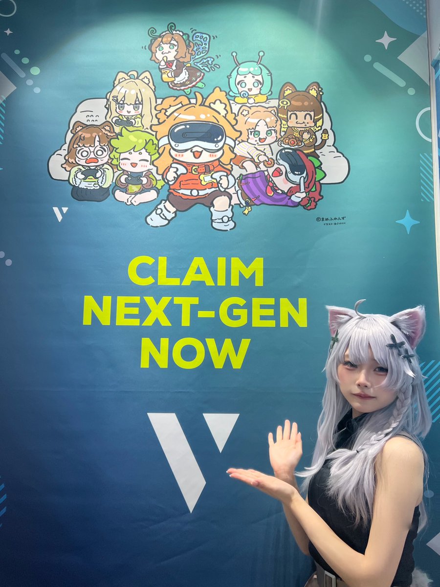 vrchat_v's tweet photo. TGS4日目、開場しました。

Vはホール10、10-E13で出展中。
しなのちゃんがみなさまをお待ちしてます！

本日も羽澄愛 @hazumi_ai さんと有明ステラ @stella_ariakeさんがバーチャルキャストでいらっしゃいます〜！

本日が出展最終日になります。ぜひお立ち寄りください！！

#TGS2026 #東京ゲームショウ30th
