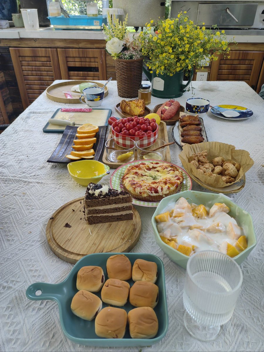 milkr649045's tweet photo. [Just finished a cozy Sunday brunch with my favorite two people—laughed till our sides hurt and forgot all about the noisy outside. This is the kind of magic that makes every ordinary day shine  #FamilyMoments]， https://t.co/y0YMyhPE7O