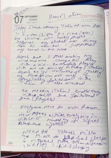 AafrinAkj's tweet photo. Sometimes you're physically present but mentally somewhere else.

Tonight, a simple Talim, slowing down, and writing down everything on my mind helped me reset.

Nothing around me changed.
But something inside me did.

Swipe full story. 🧠✨

#Mindfulness #Mindset #SelfReflection https://t.co/2CQFG77daP