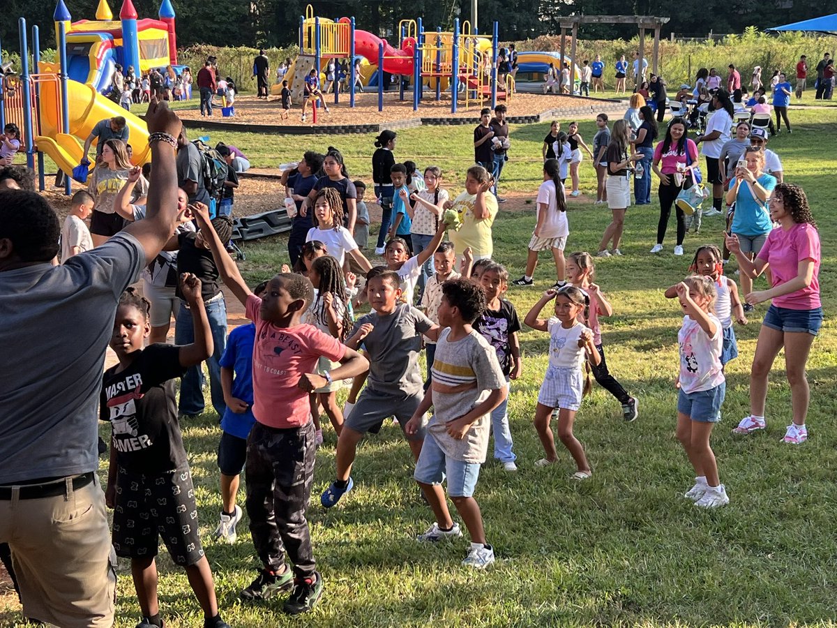 MimosaManatee's tweet photo. Thank you to Creating Connected Communities for another amazing Family Fun Night! @FultonCoSchools @Sara4fcs @FultonZone5 https://t.co/6l0uhUyjtG