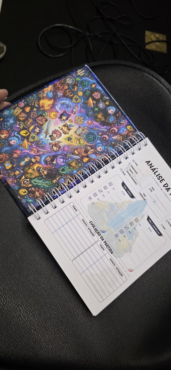 Schaeppi's tweet photo. Olha esse presentasso do @andersonfuruuti aka Pai do Fuuu!

Caderno personalizado pra anotações do CBLOL!!

Que foda!
Já vou estrear agora nesse Red vs Keyd!
# https://t.co/KACWQMp4CT