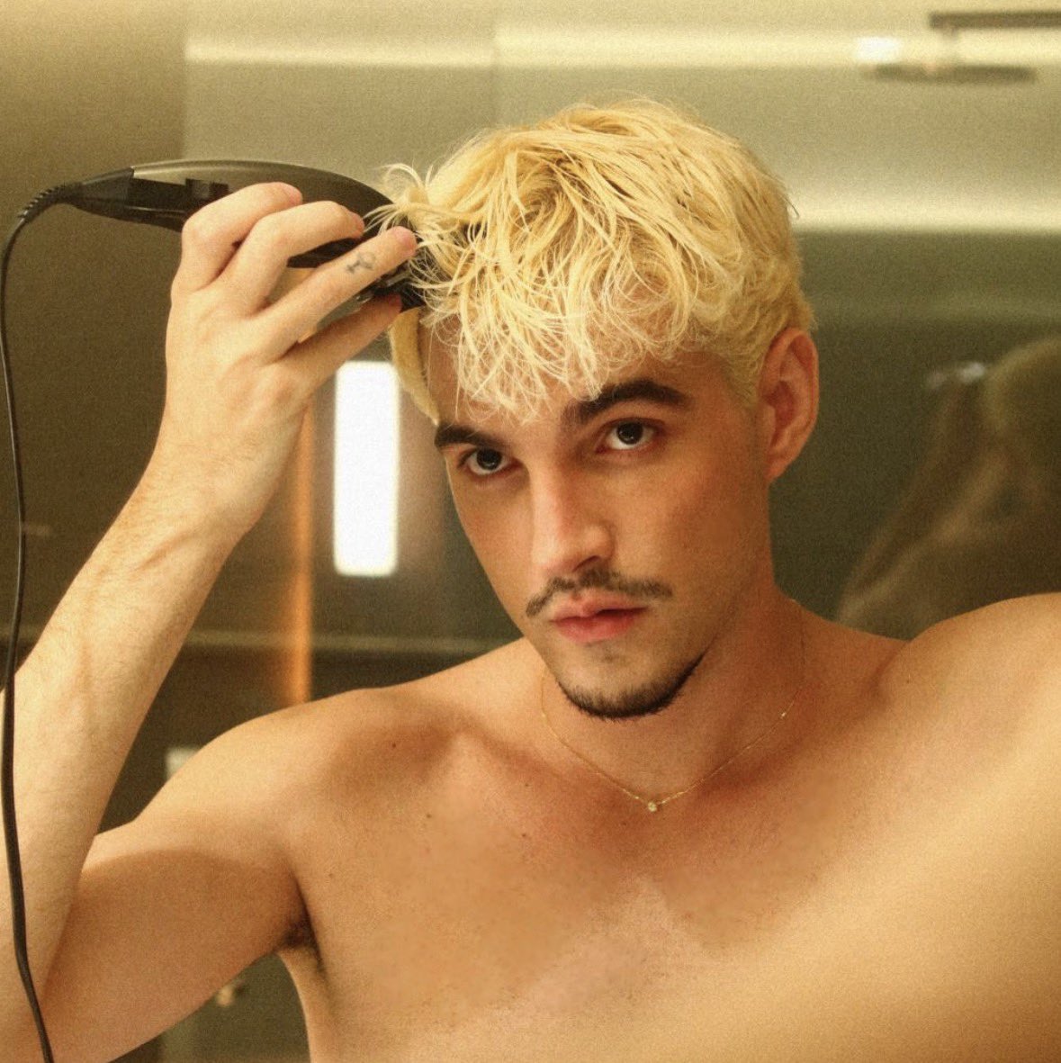 sitejaobrasil's tweet photo. Vocês precisam aceitar que ele loiro tem um charme especial ♥️ https://t.co/QEUCD9xNTn
