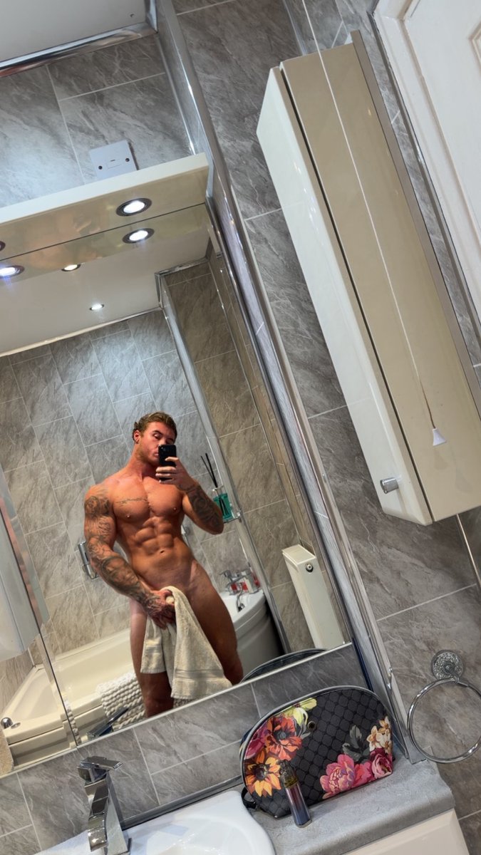 BigJackk69's tweet photo. U can remove the towel its simple… 😏 https://t.co/FdY6N5VcOu 

#OnlyFans #OnlyFansCreator #MuscleHunk #AlphaMale #MuscleMan #MensFitness #MaleModel #18Plus https://t.co/HSXuanYVJn