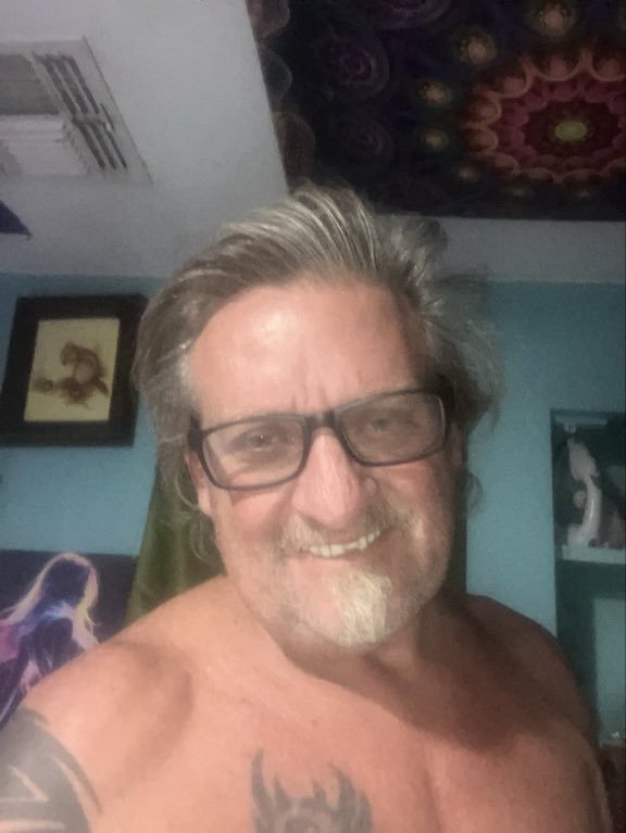 Jay_Neil_'s tweet photo. single and ready to mingle https://t.co/Ei39flDeCE
