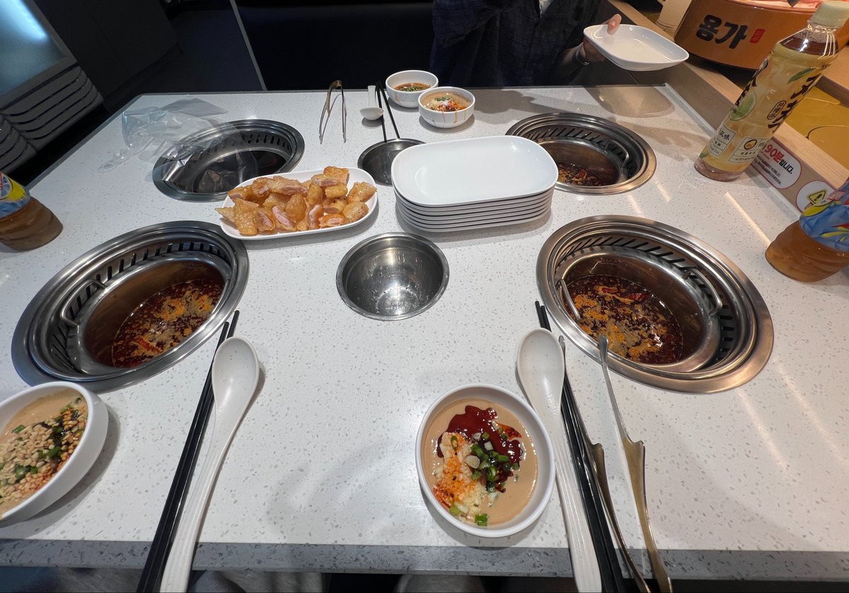 kumatakuma_'s tweet photo. 존나전투적인 식사를 마쳤고 장렬히 전사함 https://t.co/vNcAB3IgFD
