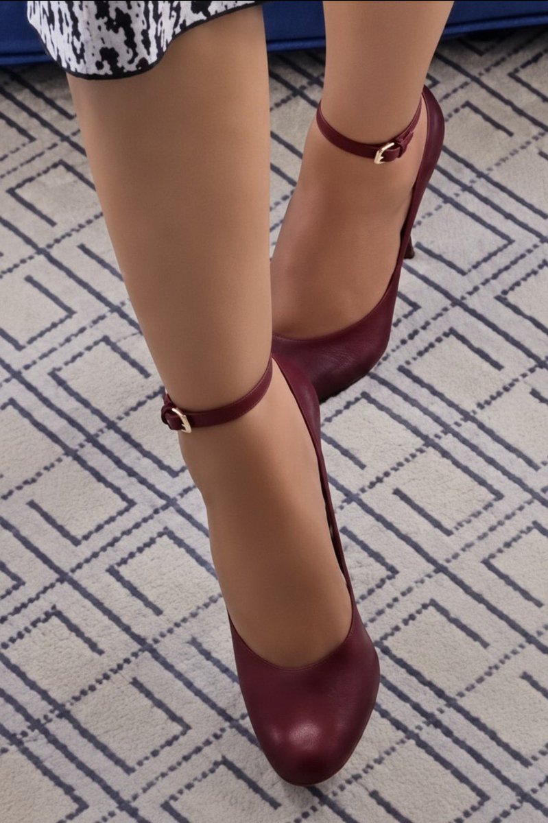 ShayBrewin's tweet photo. These heels are so cute 😍 https://t.co/sPVppAfW4v