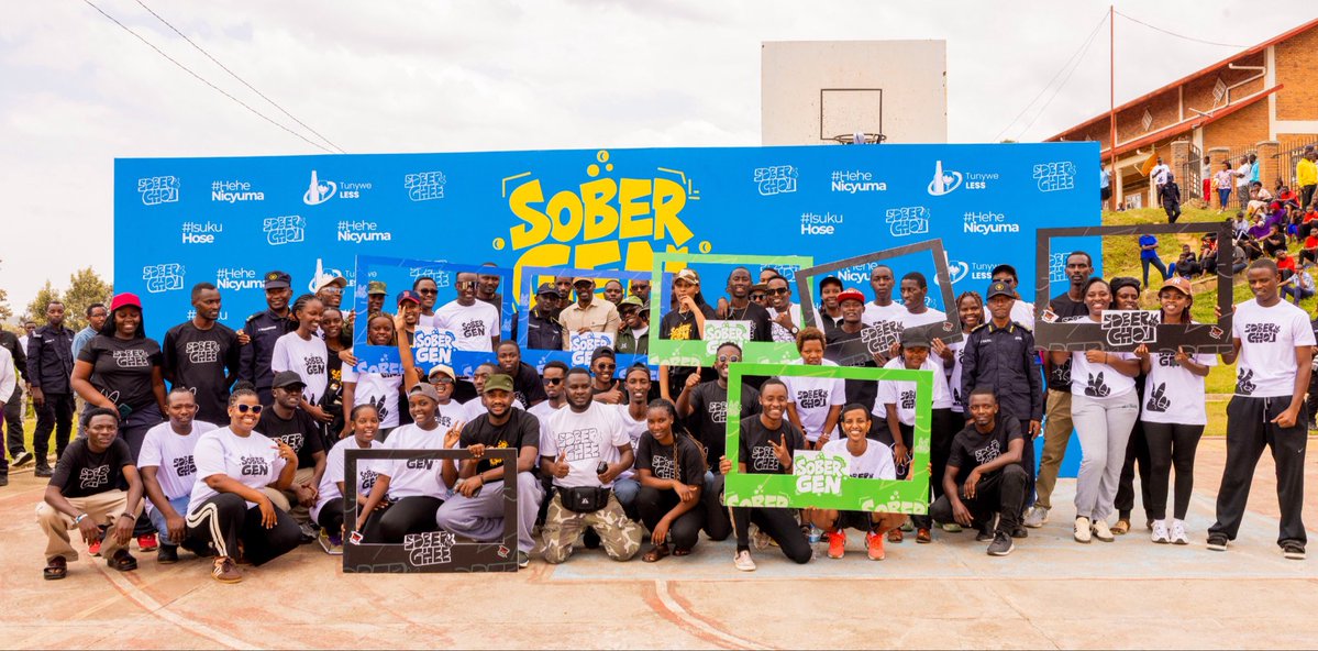 nsanzimanasabin's tweet photo. Mwakoze cyane, rubyiruko rwa @KarongiDistr!  

Umuganda twawukoze, morale yari hejuru,
Dukomeze kuba #SoberGen!

Ubuzima bwiza! https://t.co/3ErMHYxbGP