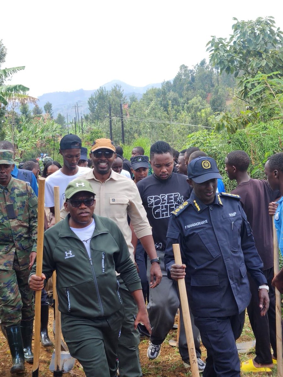 nsanzimanasabin's tweet photo. Mwakoze cyane, rubyiruko rwa @KarongiDistr!  

Umuganda twawukoze, morale yari hejuru,
Dukomeze kuba #SoberGen!

Ubuzima bwiza! https://t.co/3ErMHYxbGP