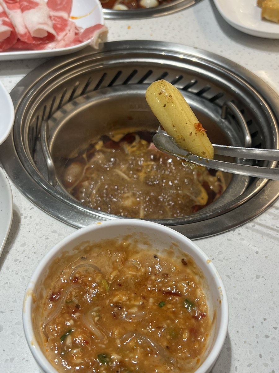 kumatakuma_'s tweet photo. 용가훠궈 치즈분모자 후기
그냥 좀 더 쫄깃한 치즈떡임 그래도 맛잇엇어요 https://t.co/NvjMidtFpn