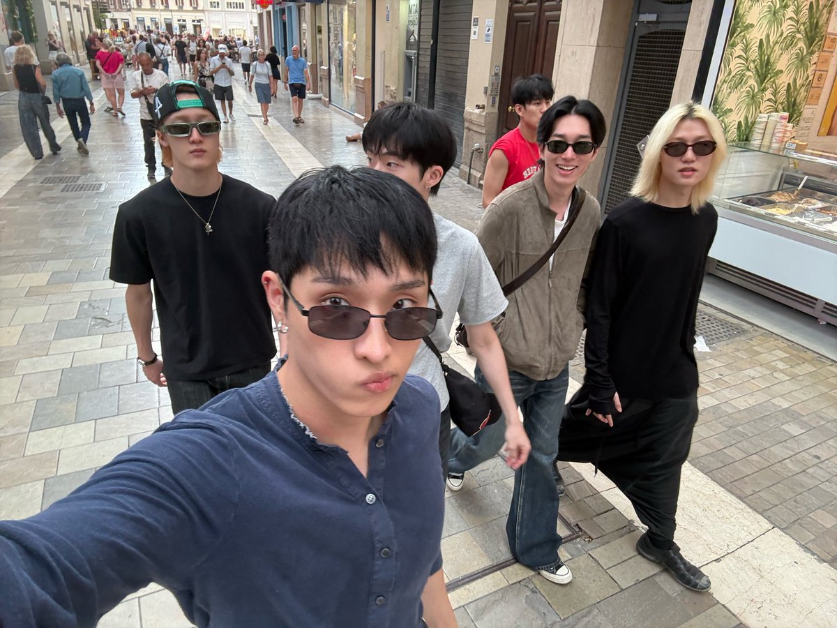 dddagi_'s tweet photo. 어떤강아지혼자길잃은거같은데 https://t.co/chFwacwxWc
