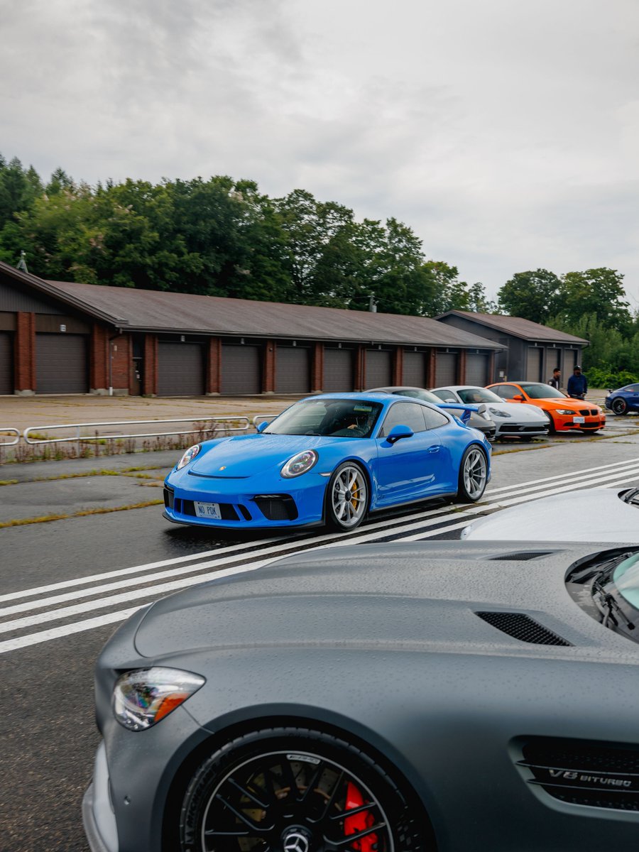 CathieFong's tweet photo. Is the 991. 2 the sweet spot in Porsche’s lineup? We think so. Even better: a PTS GT3 and a Touring, seen at our Secret Shoot and captured by Fergus James Media. https://t.co/ZuPGL9Mk9W