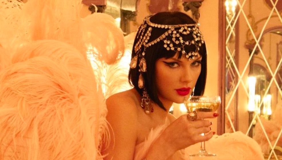 TSUpdating's tweet photo. ITS POWER HOUR!
Taylor is just one win away from becoming the most awarded artist in VMA history so go and vote for her NOW! https://t.co/MG4zu0OczA