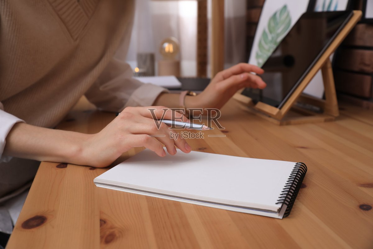 bambi409979's tweet photo. Want to try a new hobby this weekend Start with 10 mins of sketching daily—no skills needed, just grab a pen and paper. Small steps build big fun! https://t.co/TxkYNHr3Ax
