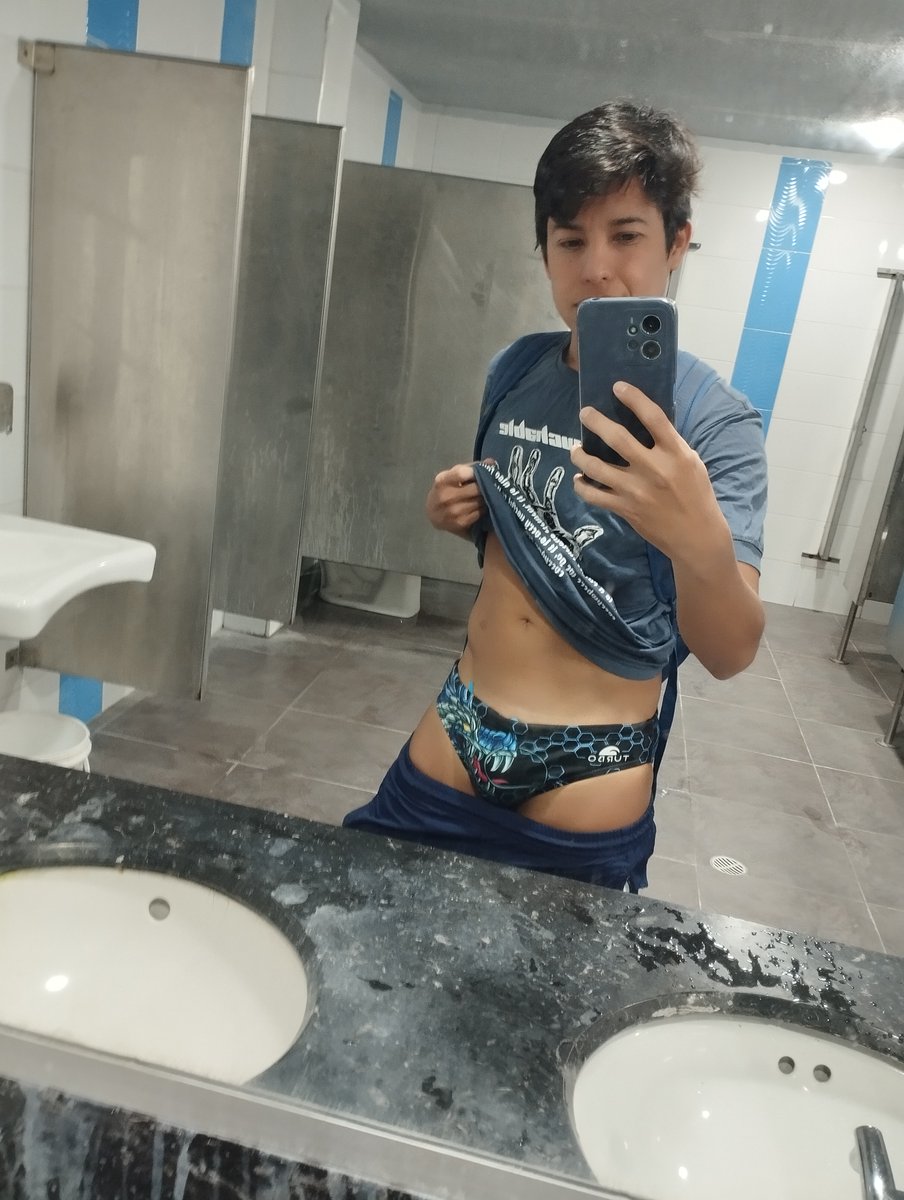 Speedoboy_Peter's tweet photo. Nooooo! How could I forget? I left my change of briefs at home, so I had to go back with my swimsuit completely soaked. 😩🏊‍♂️

#swimbrief #brief #swimwear #swimlife #swimmer https://t.co/WKu3lksOg2