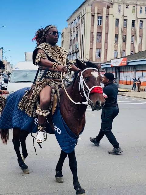 MbhazimawaGaza's tweet photo. Today the EFF realized that money could no longer purchase people's participation thanks to Ngizwe Mchunu. https://t.co/ZXOchYxIsX