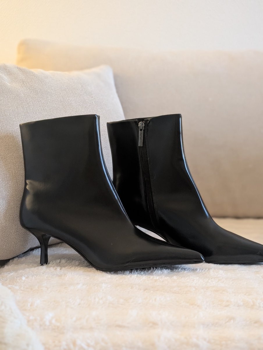 mistressbmarie's tweet photo. Et j'ai reçuuuuu ✨✨✨✨
Regardez-moi ces beautés ! 
Vous préférez quelle paire ? https://t.co/zXUi73YyRi