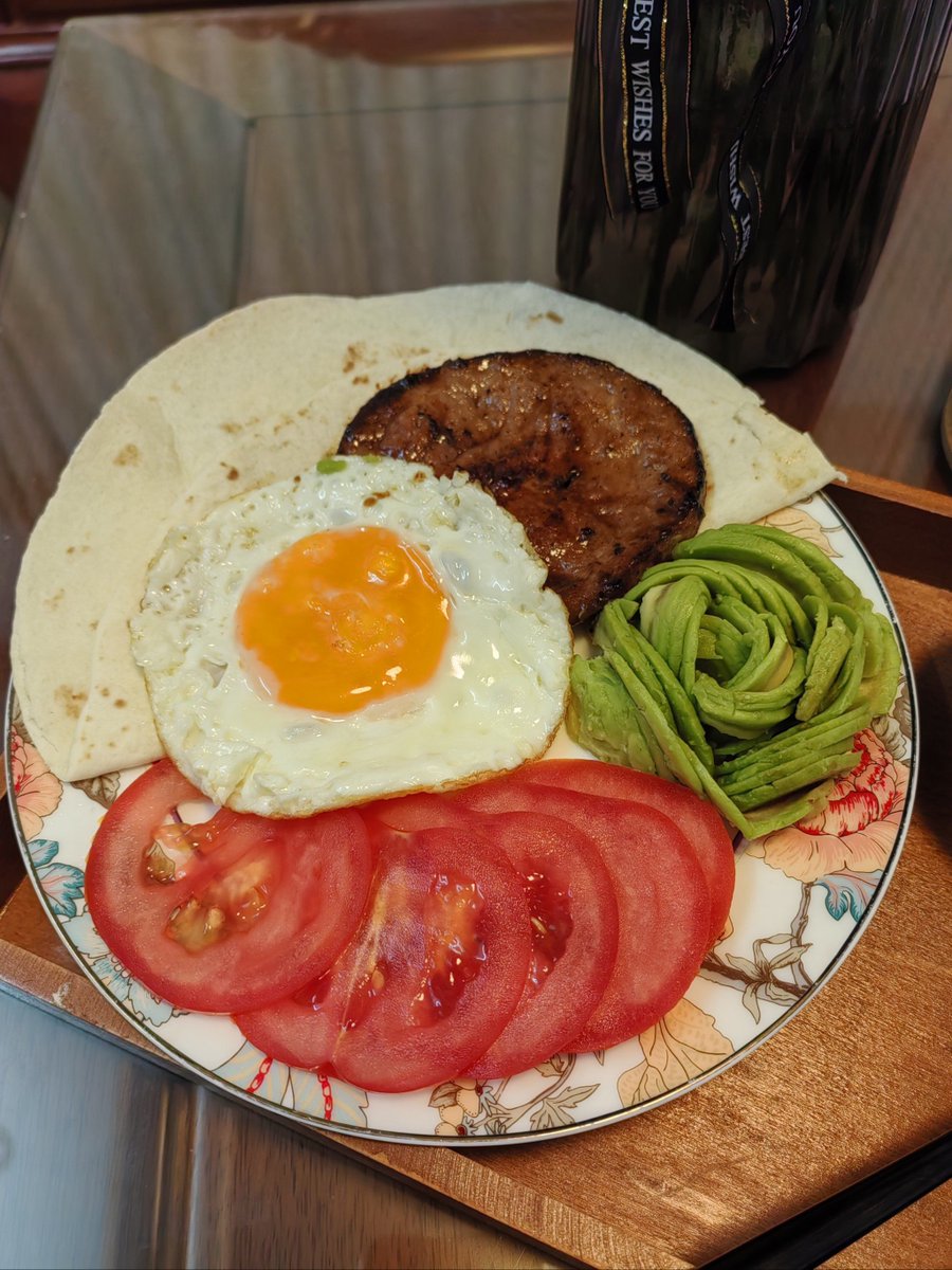 astes918525's tweet photo. Just whipped up warm garlic butter instant noodles with a fried egg on top — 10-minute cozy comfort food hits different! https://t.co/Zk2gzqoicf