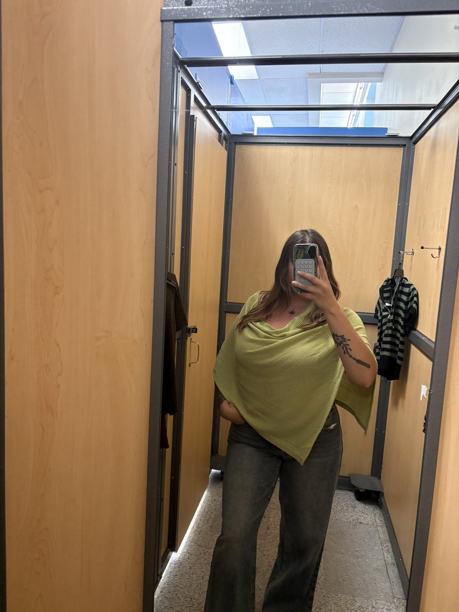 Quinnnx_'s tweet photo. ponchos are so back and im living for it https://t.co/R0g1R5Sf2Q