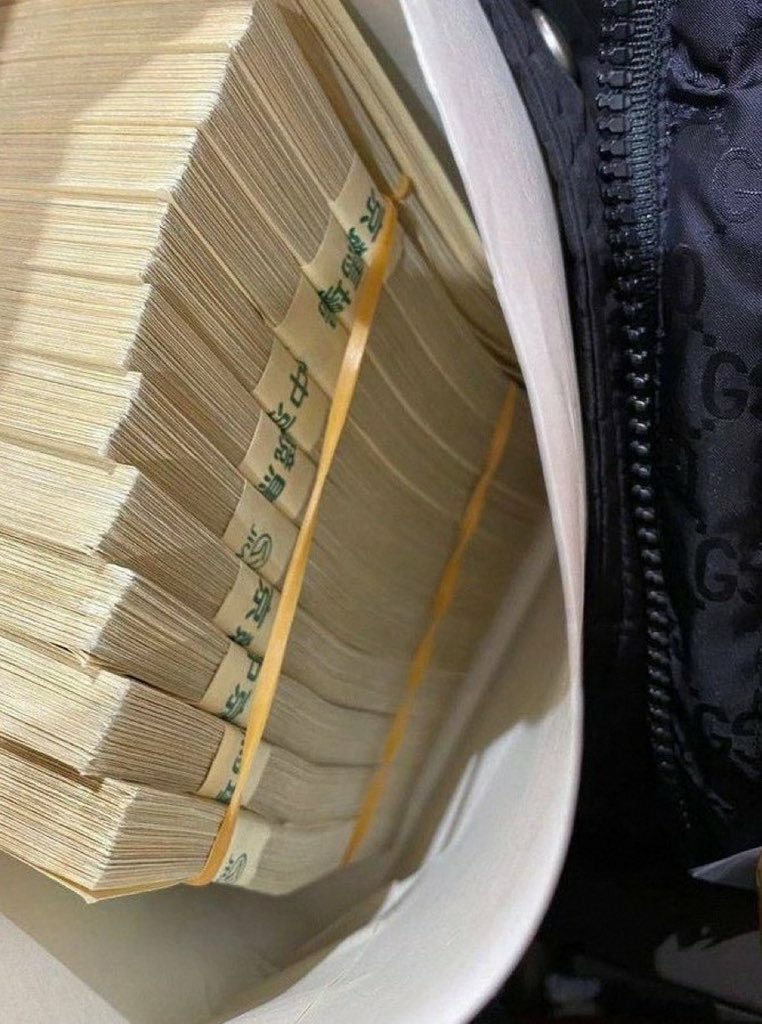 Takashimayvji's tweet photo. もし今日、500万円もらえたら何に使う？🤔💴

① 借金を返す
② 投資する
③ 人生をもっと良くするために使う https://t.co/QbRtmba54x