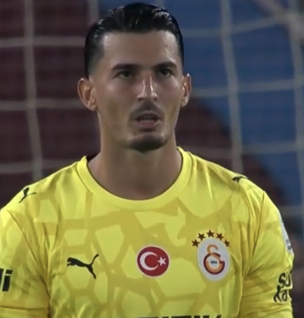 SaracogluSports's tweet photo. Taze gol yemiş Uğurcan Çakır suratı
HHAHAHAAKJAHAHAHAHGAHAHAHA https://t.co/V6oK3aNgeC