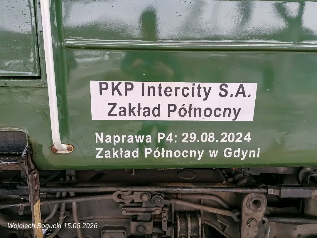 elliegonzalezie's tweet photo. ICN Nieśpieszny

Z okazji 25-lecia PKP Intercity od kwietnia kursuje wyjątkowy pociąg retro z lat 80. Odrestaurowane oliwkowe wagony przywołują atmosferę dawnych podróży, a skład ma również wagon WARS z posiłkami. 15 maja przez Łódź przejechał ICN https://t.co/3vbgEyOY8s