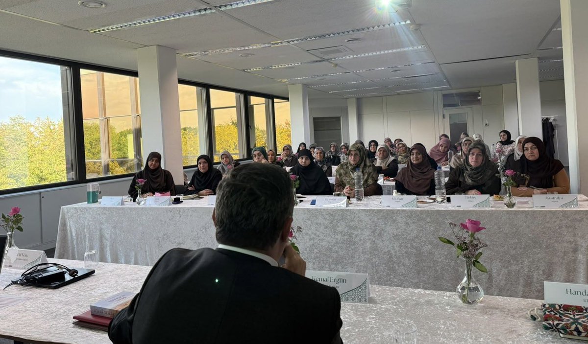 kemalerguen's tweet photo. Bölgelerimizin kıymetli Kadınlar Teşkilatı başkanlarımızla bir araya geldik.

Her birinin sahadaki gayreti, samimiyeti ve özverisi bizler için çok kıymetli. Katılımları ve emekleri için gönülden teşekkür ediyorum. https://t.co/6JvMivcgmi