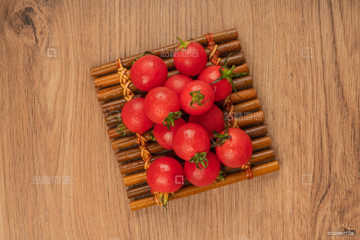 bircu804179's tweet photo. [Just grabbed fresh organic cherry tomatoes u0026 basil from the local market—perfect for a quick homemade pasta sauce tonight! ]， https://t.co/KkePdzqyoQ