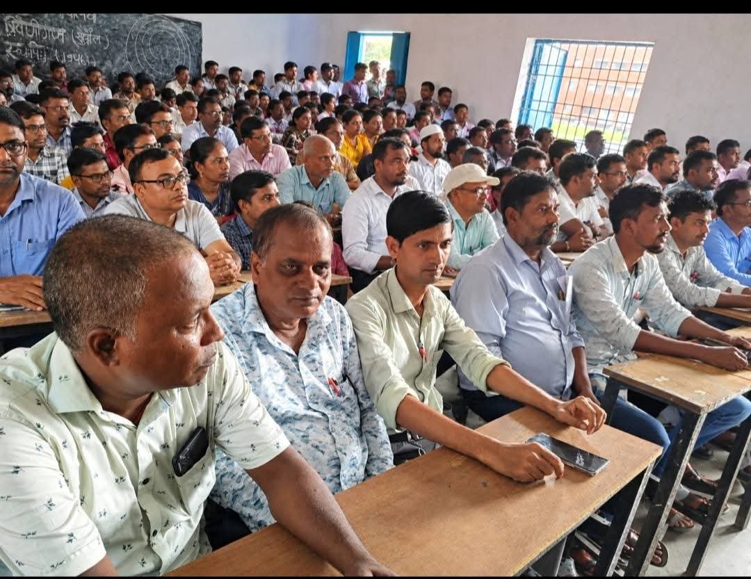 AnandKaushal_BR's tweet photo. https://t.co/tpvVdjbEYS
सातवें वेतनमान के लिए सड़क पर महासंग्राम की तैयारी तेज हो गई है। आज सुपौल जिला अंतर्गत त्रिवेणीगंज में BVAPSS के प्रदेश महासचिव श्री पंकज कुमार सिंह जी के सशक्त नेतृत्व में शिक्षक साथियों ने  हुंकार भरी है।सातवां वेतनमान लागू करो।
#BiharTeachersNeed7thPay https://t.co/yONsBfMVqY