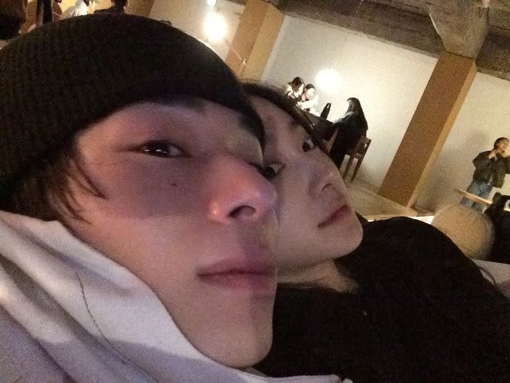 LesBiscuits's tweet photo. Day 5 of drawing MasterPeace until Season 2 🥊🚬 Today, Incheol takes an accidental selfie 📸#masterpeace #주의평화 https://t.co/NXLIDL8aHY